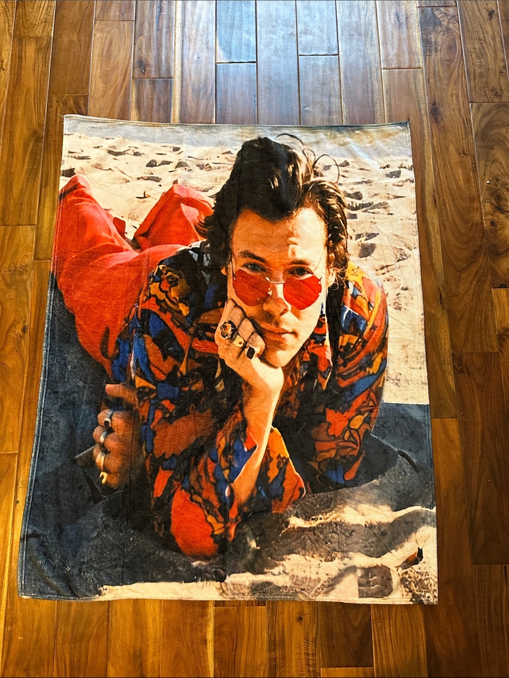 HARRY STYLES Vintage Style Beach Portrait Blanket - Red, Orange, Blue